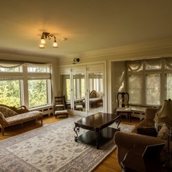Bozarth Mansion and Retreat Center - Dressing Room