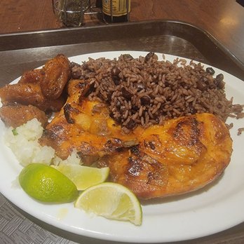 La Carreta Restaurant - Roasted chicken lunch - Cuban Near Me - Miami, Florida La Carreta Restaurant - Roasted chicken lunch - Cuban Near Me - Miami, Florida