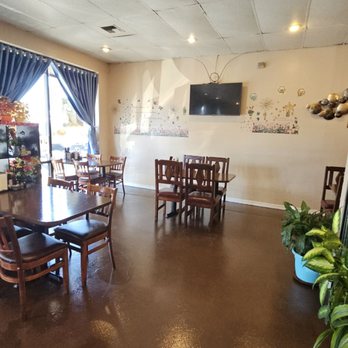 Hot Pho - Interior - Vietnamese Near Me - Kent, Washington