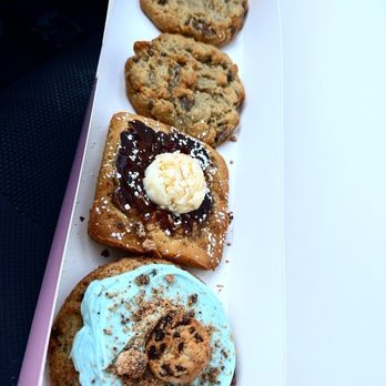 Crumbl - Algonquin - Bakeries Near Me - Algonquin, Illinois Crumbl - Algonquin - Bakeries Near Me - Algonquin, Illinois