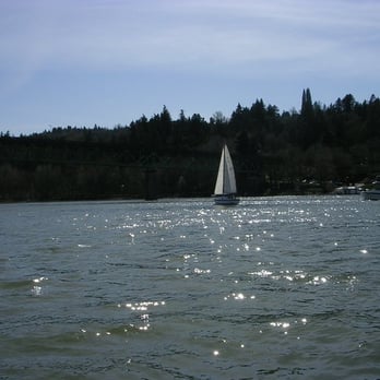 Sellwood Riverfront Park - Views of the river - Parks Near Me - Portland, Oregon