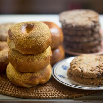 Lemon Tree - a stack of doughnuts on a plate - Coffee & Tea Near Me - Angels Camp, California
