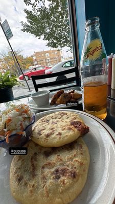 Pupuseria & Restaurant "El Cuscatleco" by null