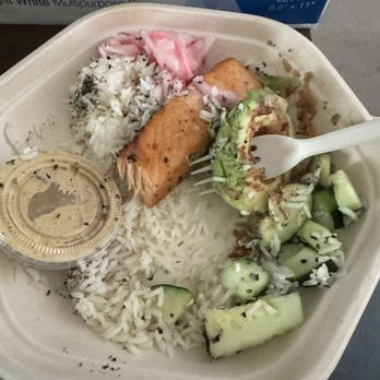 sweetgreen - Healthy Salads, Wraps, and Bowls - There's a very little salmon and a lot of empty space in this order of miso glazed salmon. - Salad Near Me - Beverly Hills, California sweetgreen - Healthy Salads, Wraps, and Bowls - There's a very little salmon and a lot of empty space in this order of miso glazed salmon. - Salad Near Me - Beverly Hills, California