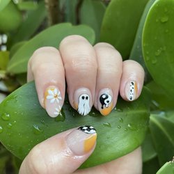 D’lux Nail Studio