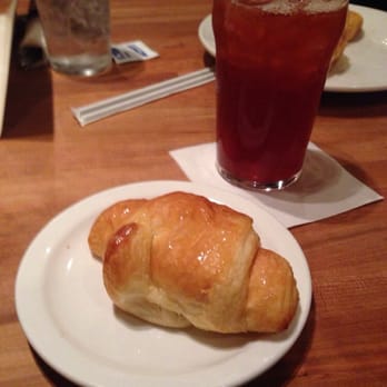 Cheddar's Scratch Kitchen - Hot croissant and strawberry tea - Comfort Food Near Me - Asheville, North Carolina