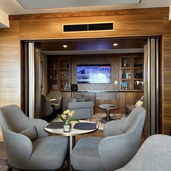 The Ritz-Carlton, Toronto - Club lounge - Hotels Near Me - Toronto, Ontario