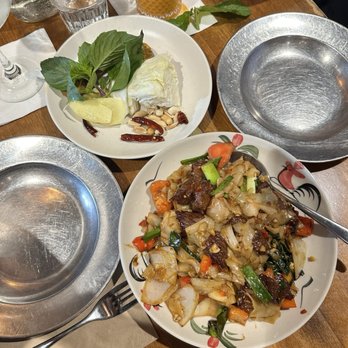 Isarn Thai Soul Kitchen - Sausage & Phad Kee Mao - Thai Near Me - Kirkland, Washington Isarn Thai Soul Kitchen - Sausage & Phad Kee Mao - Thai Near Me - Kirkland, Washington
