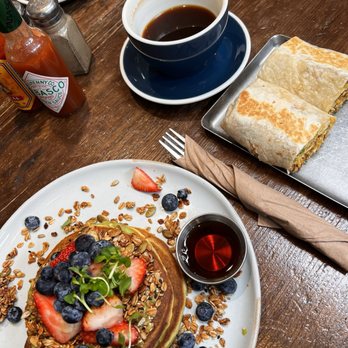 Blueys Kitchen - Pancakes, burrito and americano - Cafes Near Me - Santa Monica, California