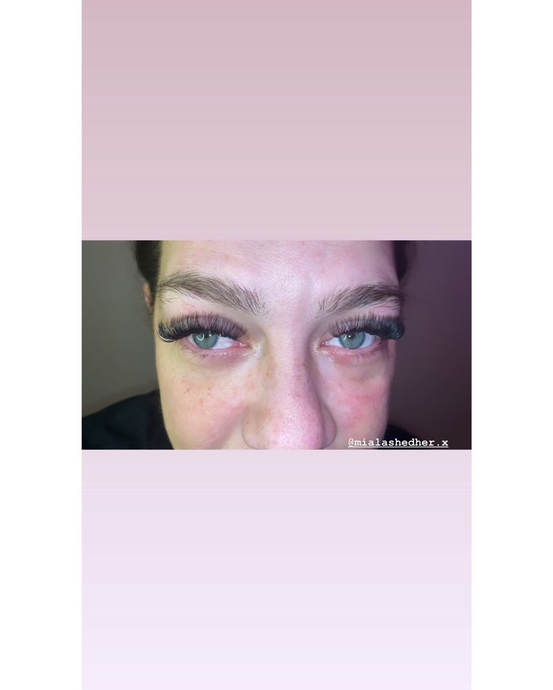Mia lashed her Logo