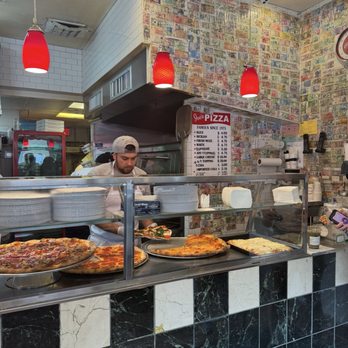Joe's Pizza - Pizza Near Me - Brooklyn, New York