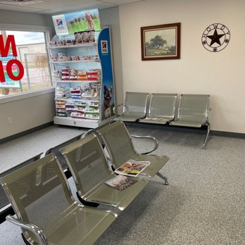 Packsaddle Veterinary Clinic - Waiting room - Veterinarians Near Me - Kingsland, Texas Packsaddle Veterinary Clinic - Waiting room - Veterinarians Near Me - Kingsland, Texas