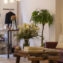 La Niña de los Peines - Un salón dispuesto recibirte entre buena música, un cafe y una revista, la perfecta excusa para cambiar el look.