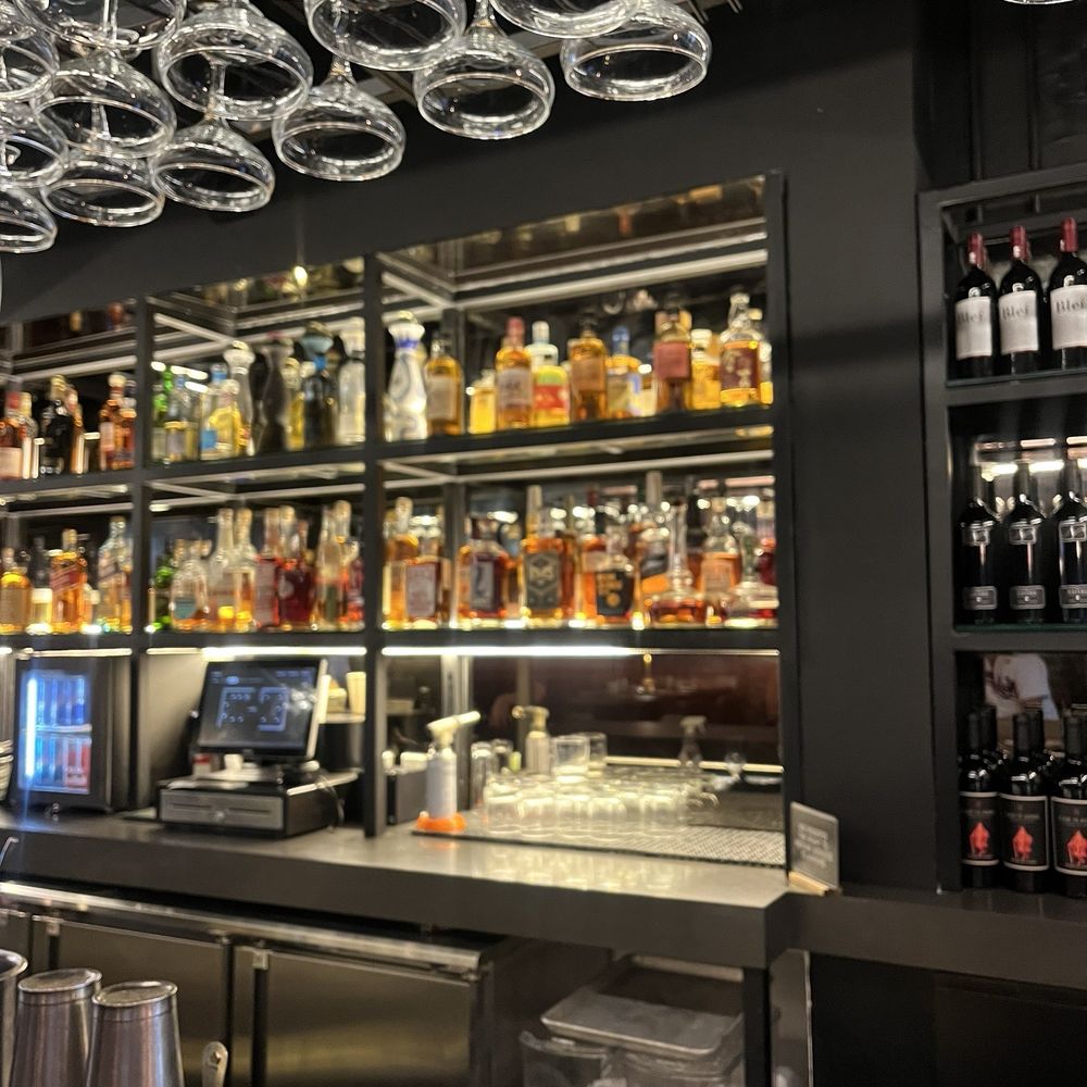 Le Chick - Bar inside - Cocktail Bars Near Me - Miami, Florida Le Chick - Bar inside - Cocktail Bars Near Me - Miami, Florida