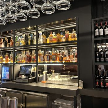 Le Chick - Bar inside - Cocktail Bars Near Me - Miami, Florida Le Chick - Bar inside - Cocktail Bars Near Me - Miami, Florida
