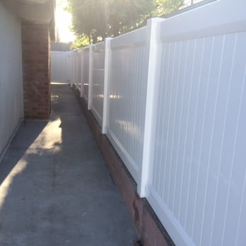 Pacific Vinyl Fences - Completed side fence and gate - Fences & Gates Near Me - Glendale, California Pacific Vinyl Fences - Completed side fence and gate - Fences & Gates Near Me - Glendale, California