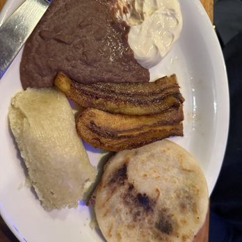 El Cuscatlan Restaurant - Platanazo - Salvadoran Near Me - Hercules, California