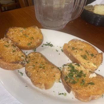 Lenny's Clam Bar - Garlic Bread - Seafood Near Me - Howard Beach, New York