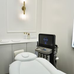 Dovian Haus  - HydraFacial uses a unique, patented Vortex-Fusion delivery system to exfoliate, extract and hydrate skin.