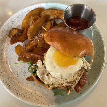 Bluestone Lane Upper West Side Café - B.L.A.T.E. (E,S,G) - Coffee & Tea Near Me - New York, New York