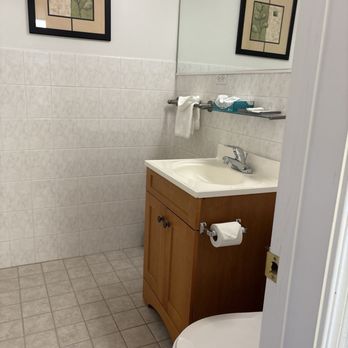 Hotel Versey Chicago Lincoln Park - Second bath - Hotels Near Me - Chicago, Illinois