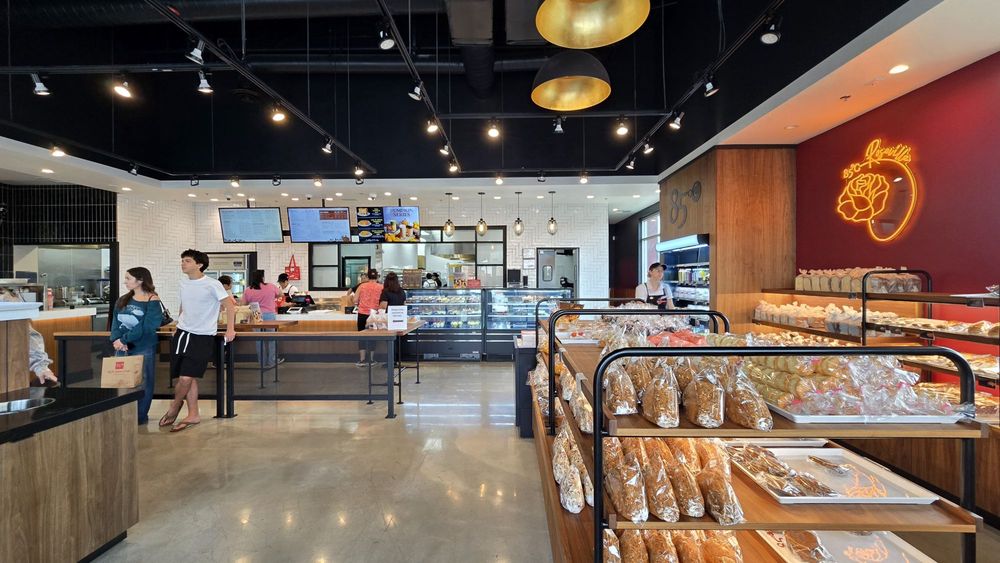85°C Bakery Cafe — interior