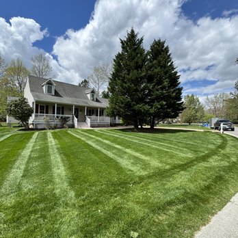 4 Seasons Landscapes - Grass maintenance - Landscaping Near Me 4 Seasons Landscapes - Grass maintenance - Landscaping Near Me
