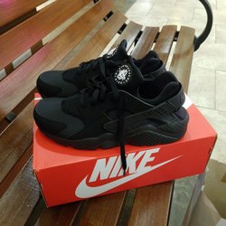 lady foot locker sneakers