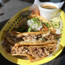 Las Catrinas de Rosy - Famous Rosy's Kesabirrias and a Pastor taco.