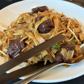 Panda Inn - Lo Mein Noodles Beef - Chinese Near Me - Pasadena, California Panda Inn - Lo Mein Noodles Beef - Chinese Near Me - Pasadena, California