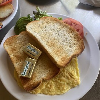 Yosemite Bug Rustic Mountain Resort - California breakfast - Resorts Near Me - Midpines, California Yosemite Bug Rustic Mountain Resort - California breakfast - Resorts Near Me - Midpines, California