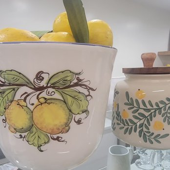 Gelato Mio - Charming lemon-themed pottery decor. - Gelato Near Me - Los Angeles, California