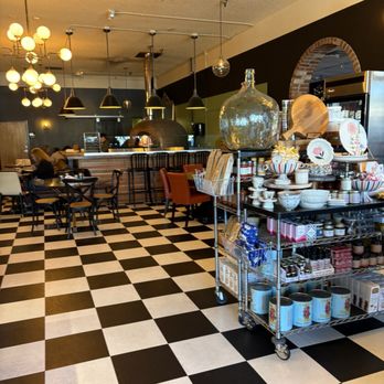 Nicoletta's Table - Middle room - Italian Near Me - Lake Oswego, Oregon