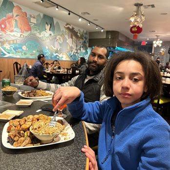 Danny's Szechuan Garden - Enjoying dinner. - Wine Bars Near Me - Howard Beach, New York