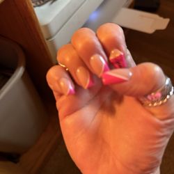 Aura Nails Lounge