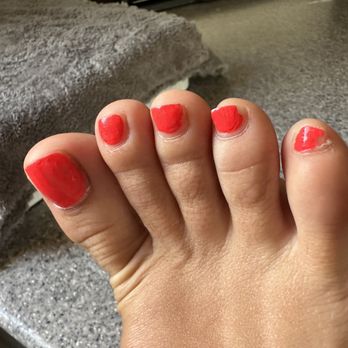 American Nails - Chipping on on multiple toes - Nail Salons Near Me - Derry, New Hampshire