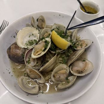 Villa Palma Ristorante - Linguini With Clam Sauce - Italian Near Me - Indialantic, Florida Villa Palma Ristorante - Linguini With Clam Sauce - Italian Near Me - Indialantic, Florida