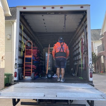 Astros Moving Company - Unloading - Movers Near Me