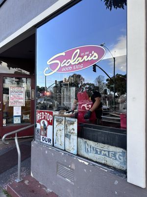 Scolari's Good Eats by null