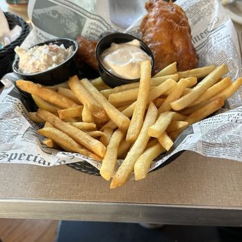 Lock View Restaurant - Whitefish Basket - Seafood Near Me - Sault Ste. Marie, Michigan