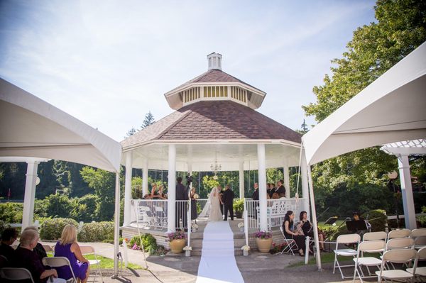 Ferrante's Lakeview by null