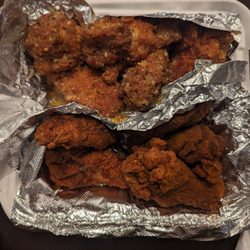 River Street Grill - Chicken wings 2 different flavors