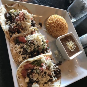 Cafe con Leche - Asada tacos tastes as great as it looks! - Mexican Near Me - Chicago, Illinois