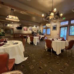 Flying Saddle Resort - Dining area