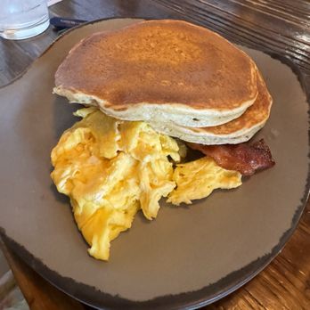Egg Harbor Café - Itsy bitsy pancakes (even though they were regular size) - Breakfast & Brunch Near Me - Glenview, Illinois