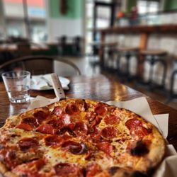 Frontager's Pizza - Pepperoni pizza