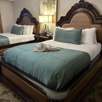Pacific Terrace Hotel - Elephant in the room - San Diego, CA