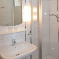 Landhotel Gasthof "Zur Krone" - Badezimmer mit Haartrockner