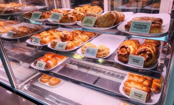 Pinoyshki Bakery, Cafe & Bar by null
