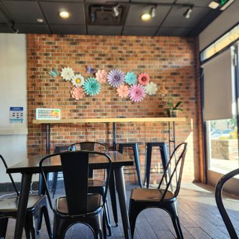 Los Compadres Taquería - cute and clean. - Tacos Near Me - Burbank, California